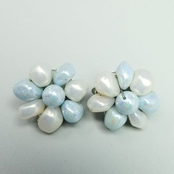 Vintage Light Blue and White Beaded Cluster Clip On Earrings, Made in Japan - Picture 7 of 7